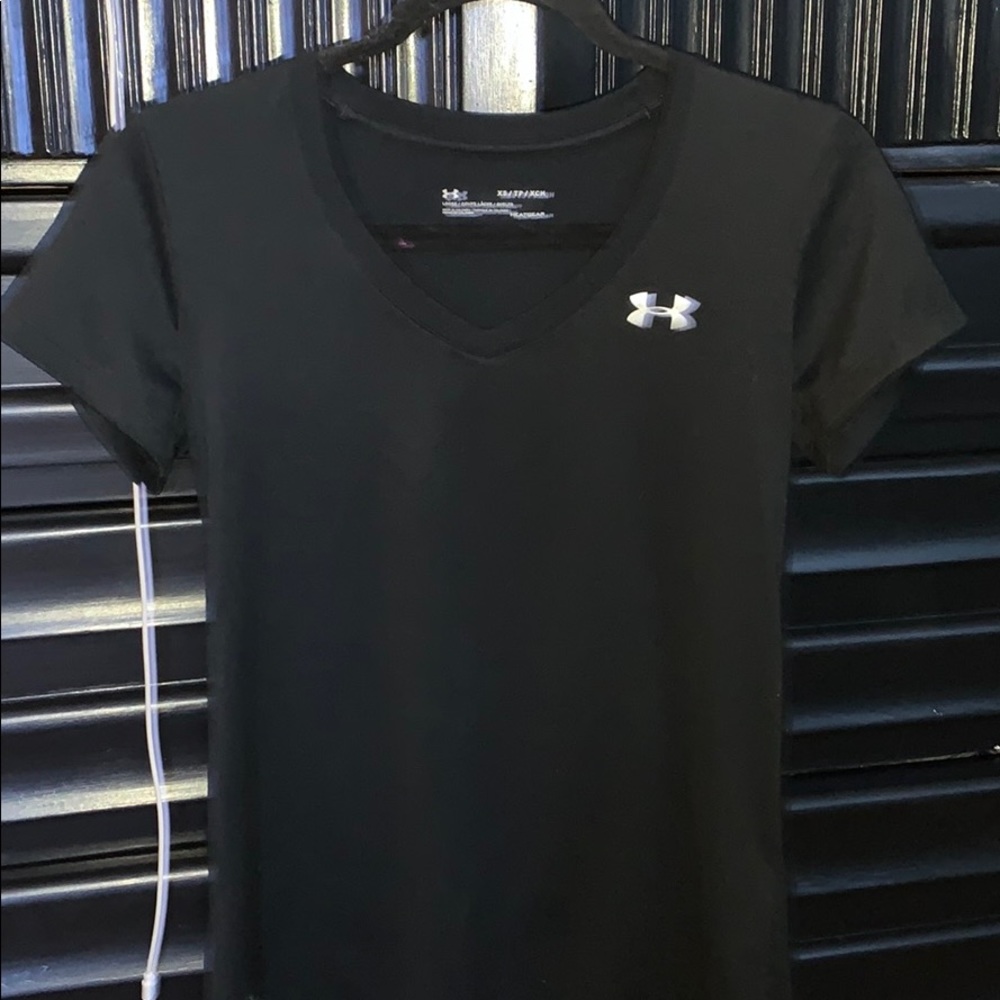 Black under armor t shirt
